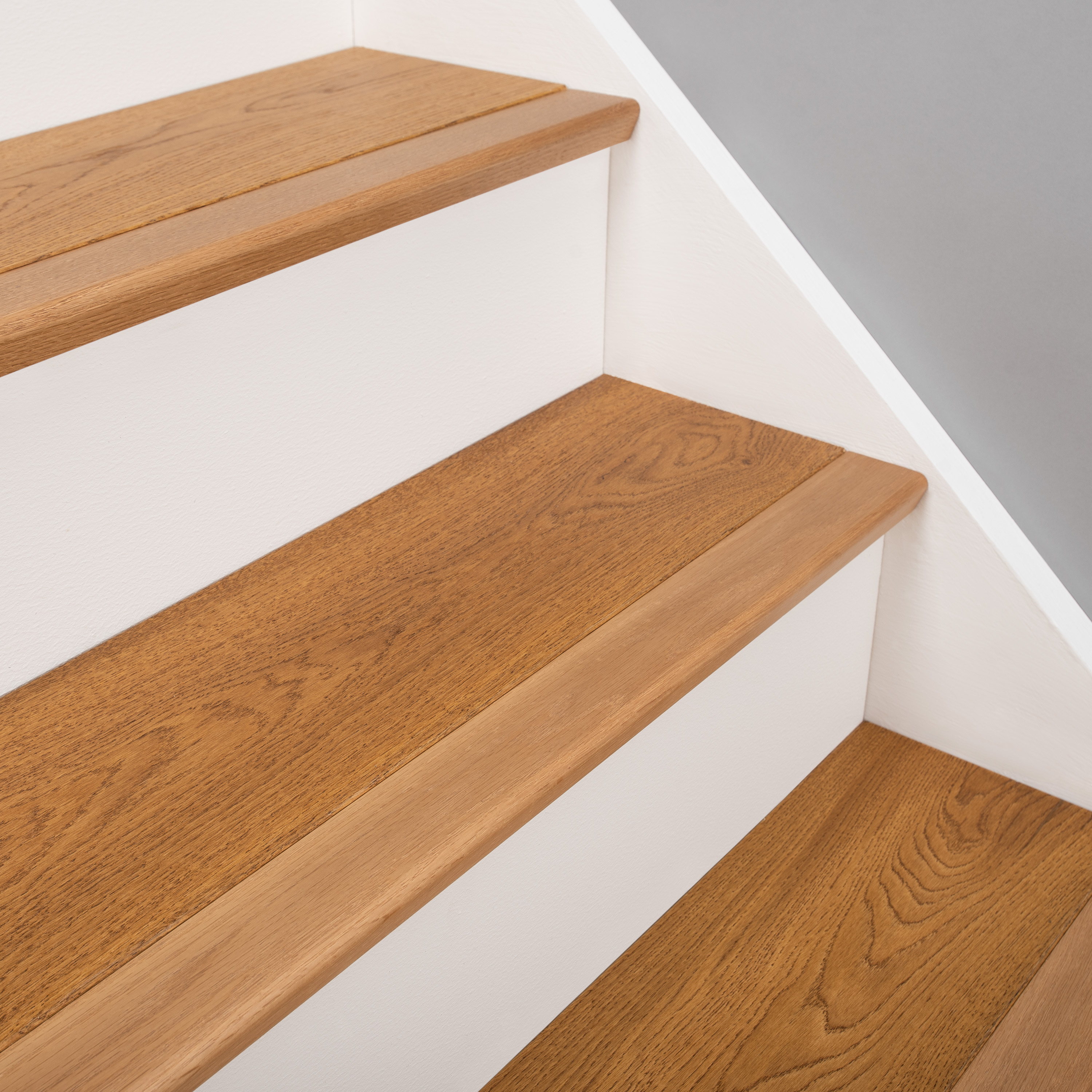Prefinished Solid Oak Bullnose Stair, Bullnose For Vinyl Flooring